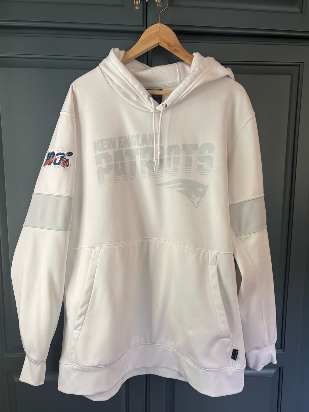 Nike New England Patriots NFL 100th  2019 Sideline Platinum performance hoodie